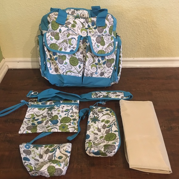 Floral diaper backpack w/ included accessories - Picture 5 of 6